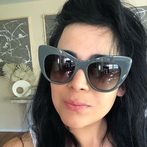 Stella McCartney Cat Eye Sunglasses with case!